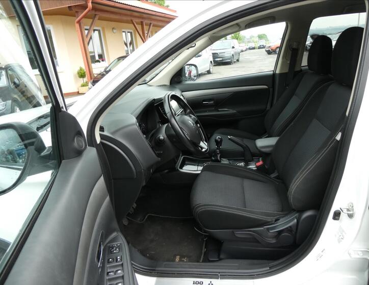 Mitsubishi Outlander 23