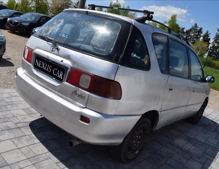 Toyota Picnic 4
