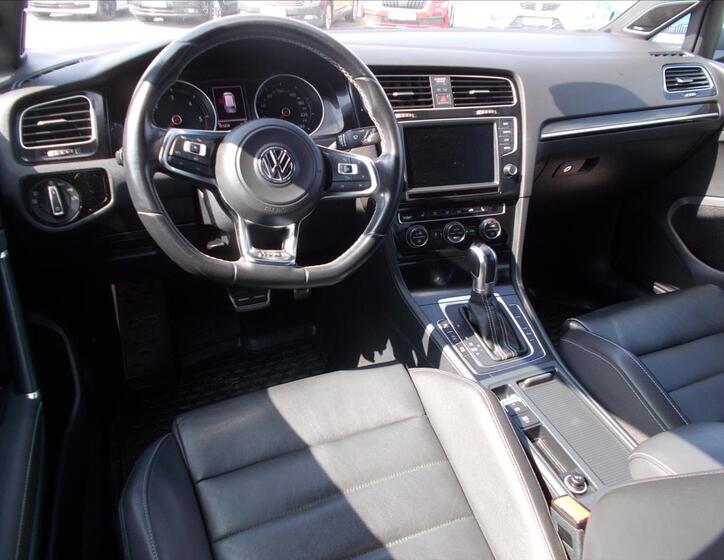 Volkswagen Golf 16
