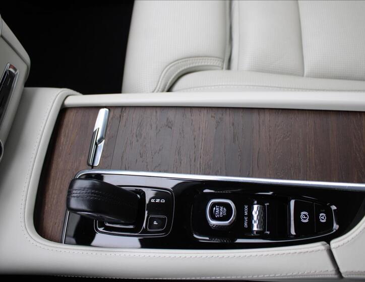 Volvo V90 17