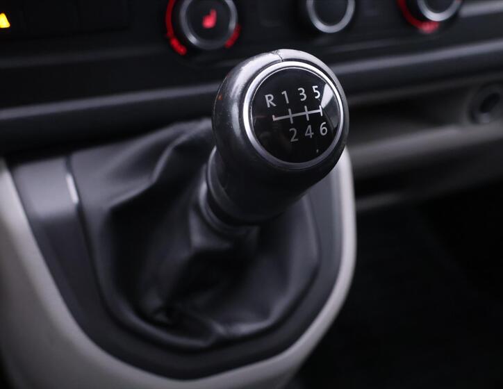 Volkswagen Caravelle 25