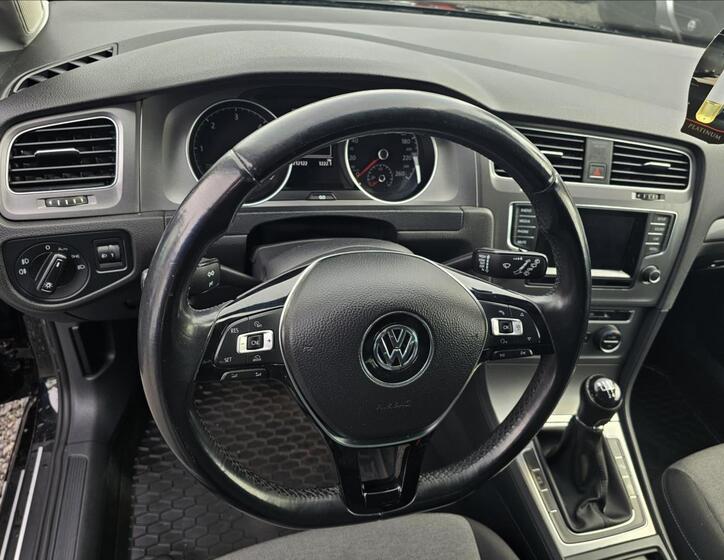 Volkswagen Golf 11