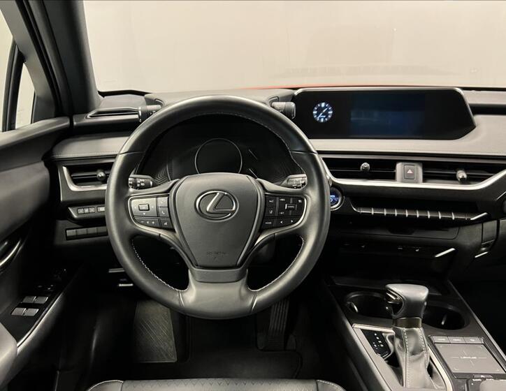 Lexus UX 250h 5