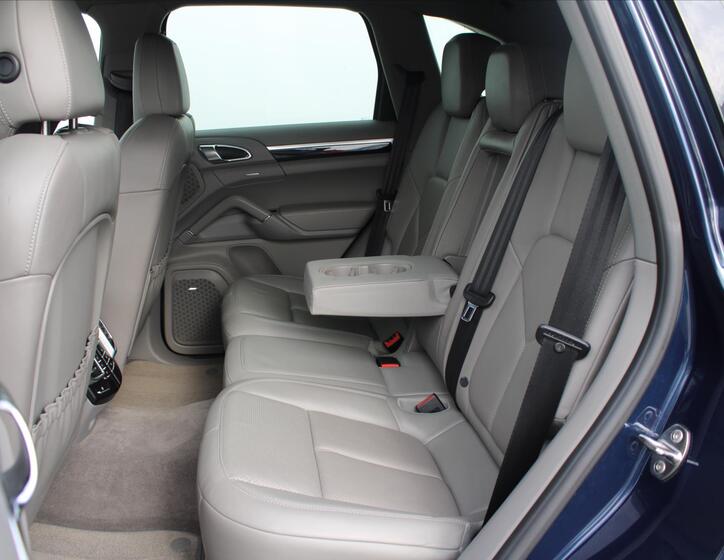 Porsche Cayenne 12