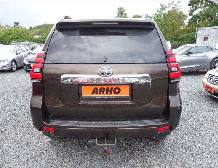 Toyota Land Cruiser 4