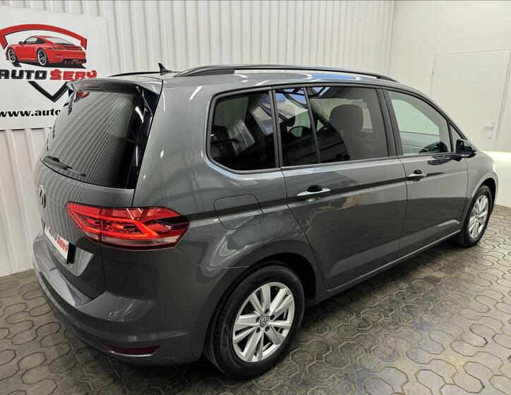 Volkswagen Touran 8