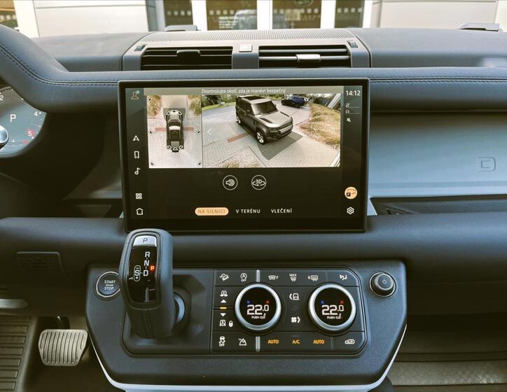 Land Rover Defender 15