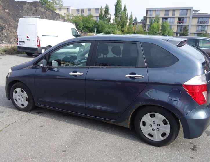 Honda FR-V 11