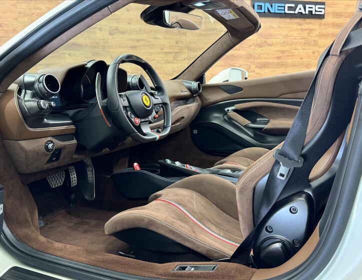 Ferrari F8 10