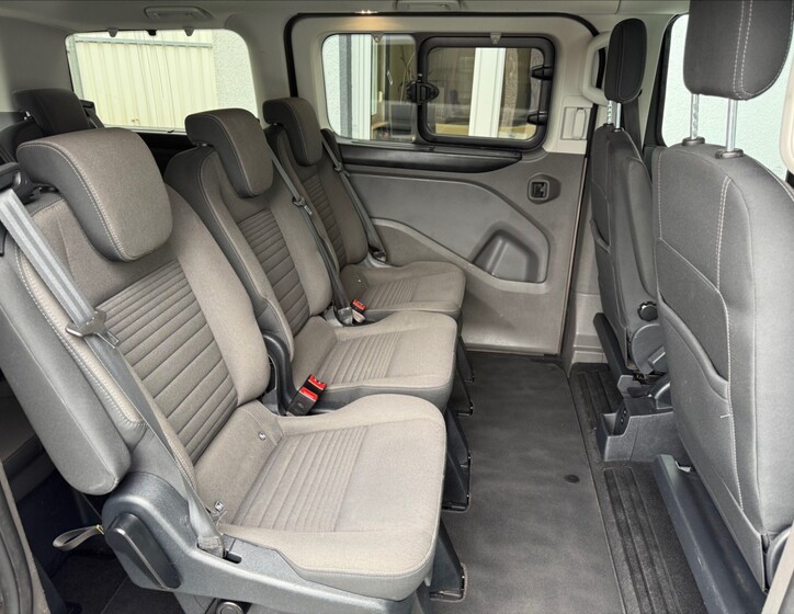 Ford Tourneo Custom 22