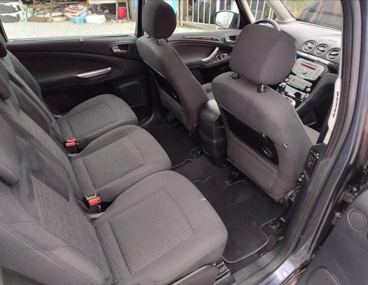 Ford Galaxy 12