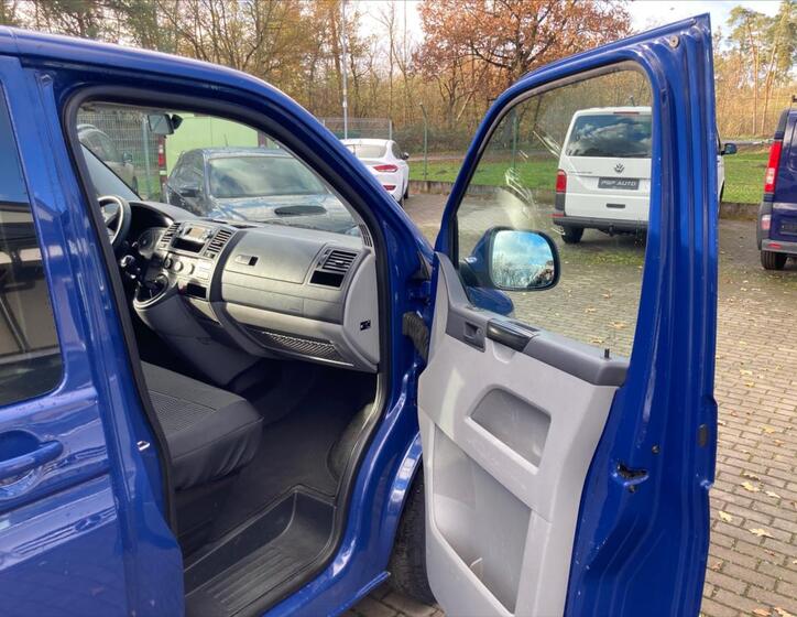 Volkswagen Caravelle 24