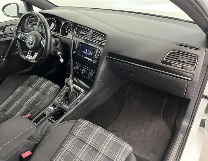 Volkswagen Golf 22