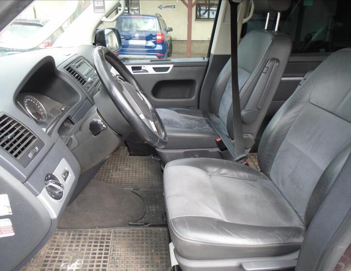 Volkswagen Multivan 10