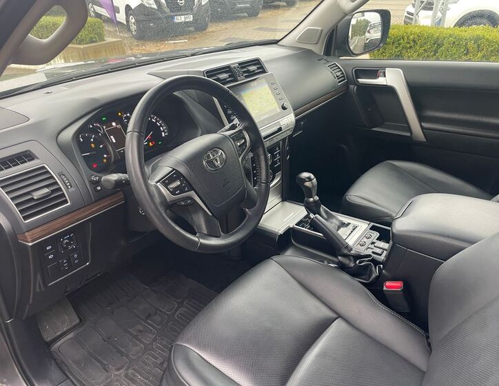 Toyota Land Cruiser 12