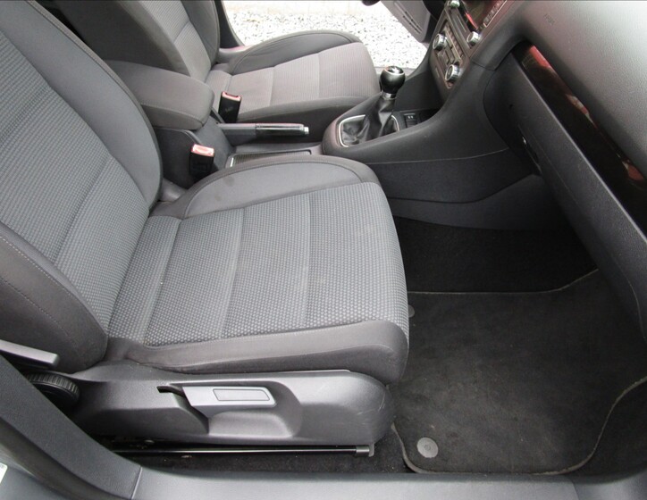 Volkswagen Golf 16