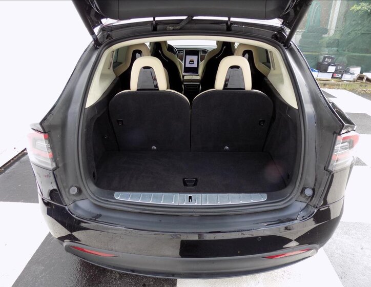 Tesla Model X 12