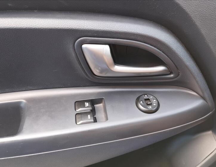 KIA Rio 14