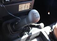 Land Rover Defender 27