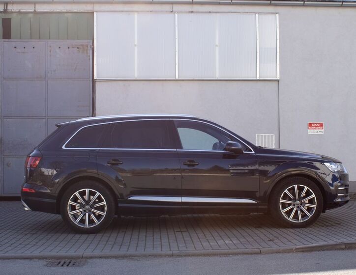 Audi Q7 4