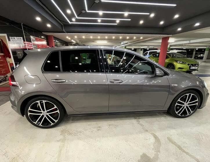Volkswagen Golf 10