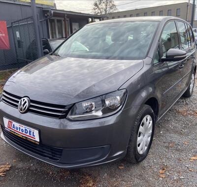 Volkswagen Touran 1