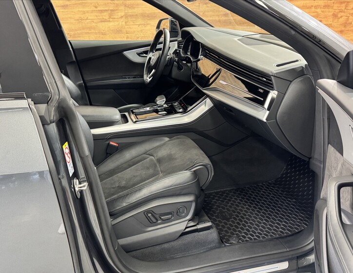 Audi Q8 7