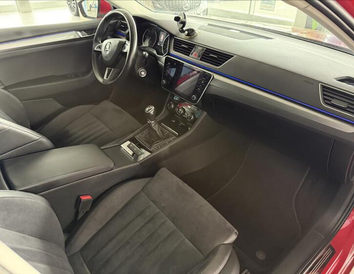Škoda Superb 9