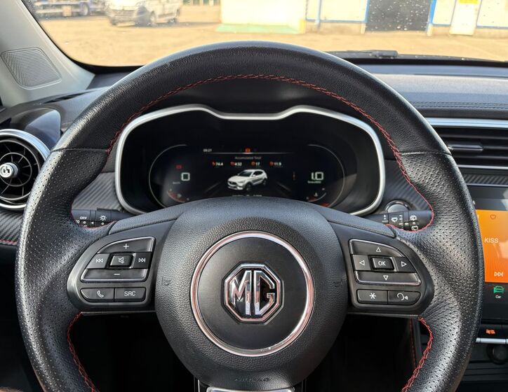 MG ZS 8