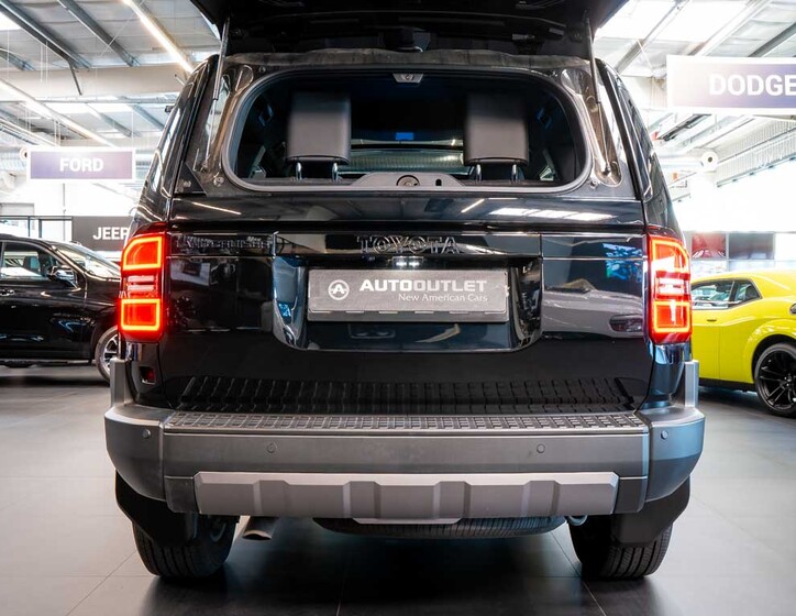 Toyota Land Cruiser 5