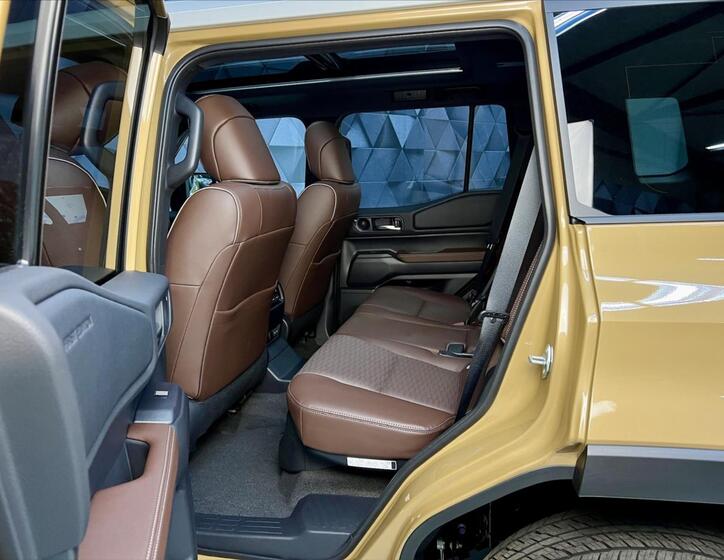 Toyota Land Cruiser 11