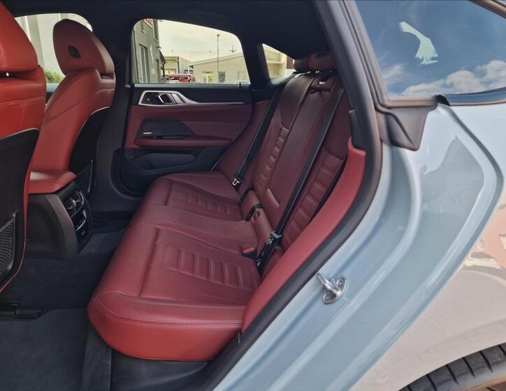 BMW i4 17