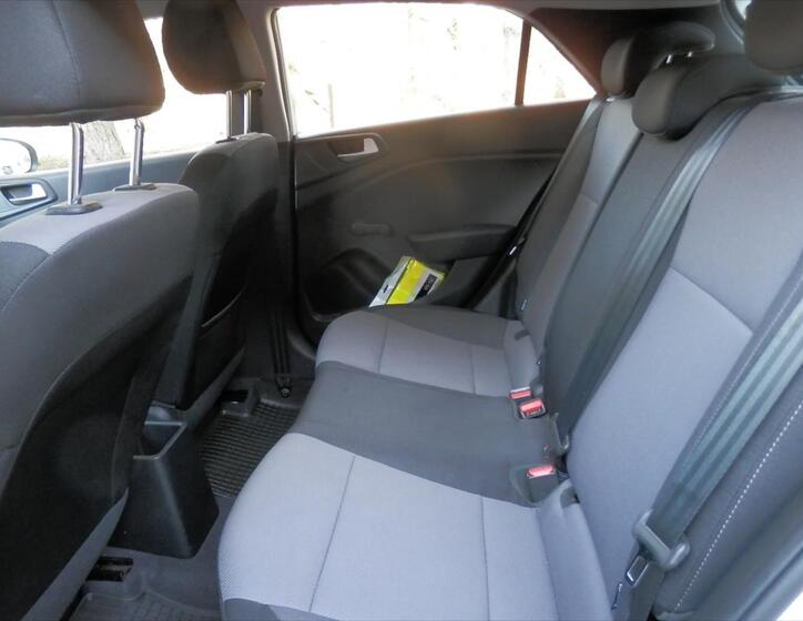 Hyundai i20 16