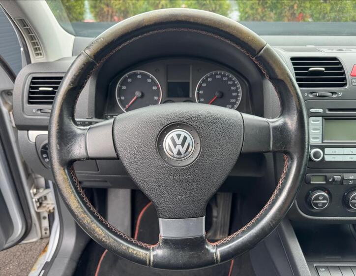 Volkswagen Golf 16