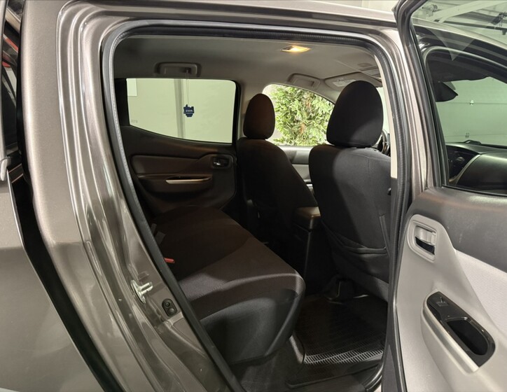 Mitsubishi L200 19