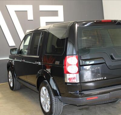 Land Rover Discovery 9