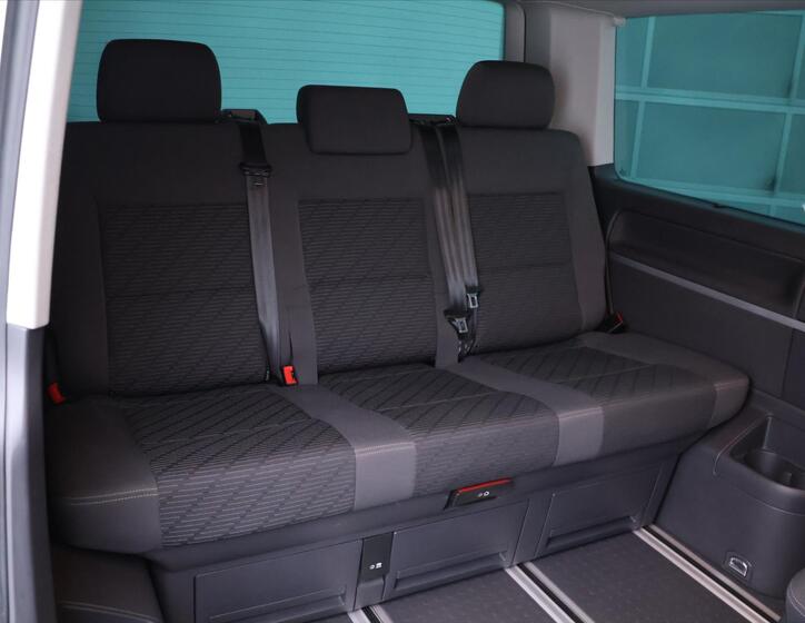 Volkswagen Multivan 13