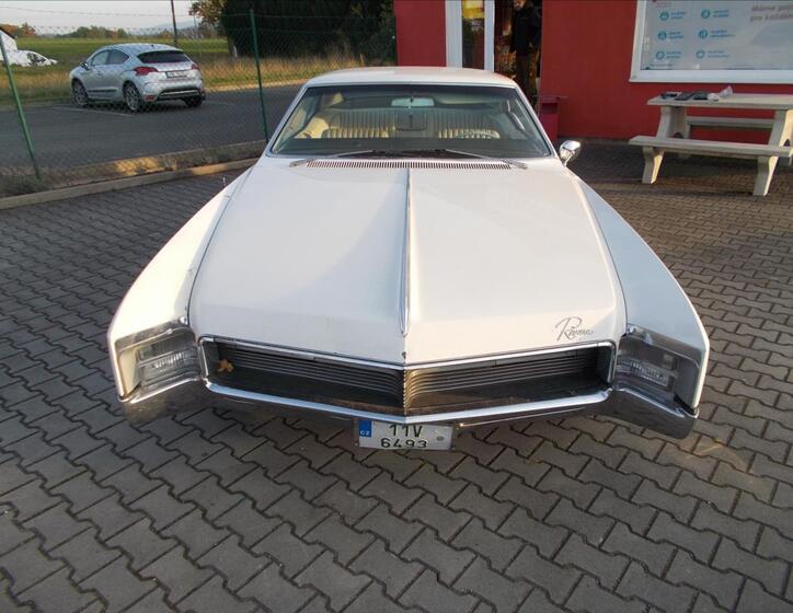 Buick Riviera 3
