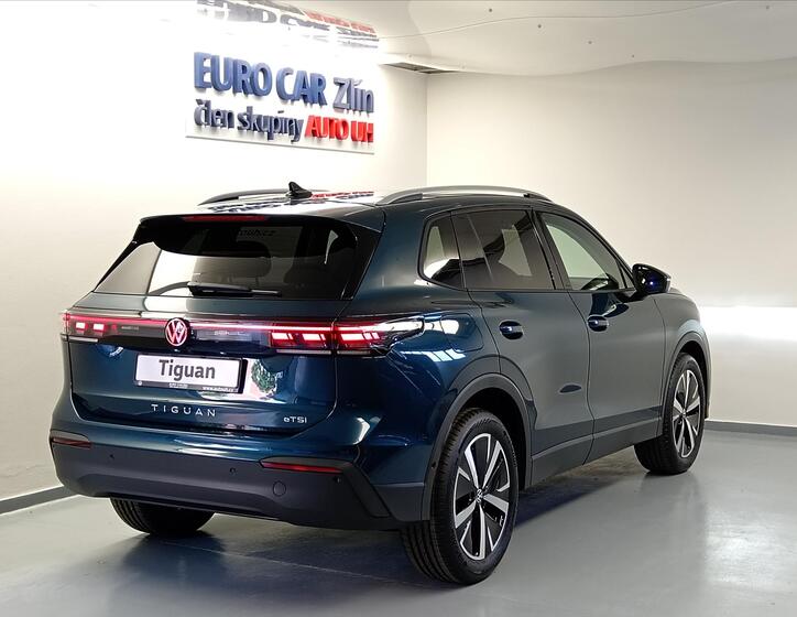 Volkswagen Tiguan 9