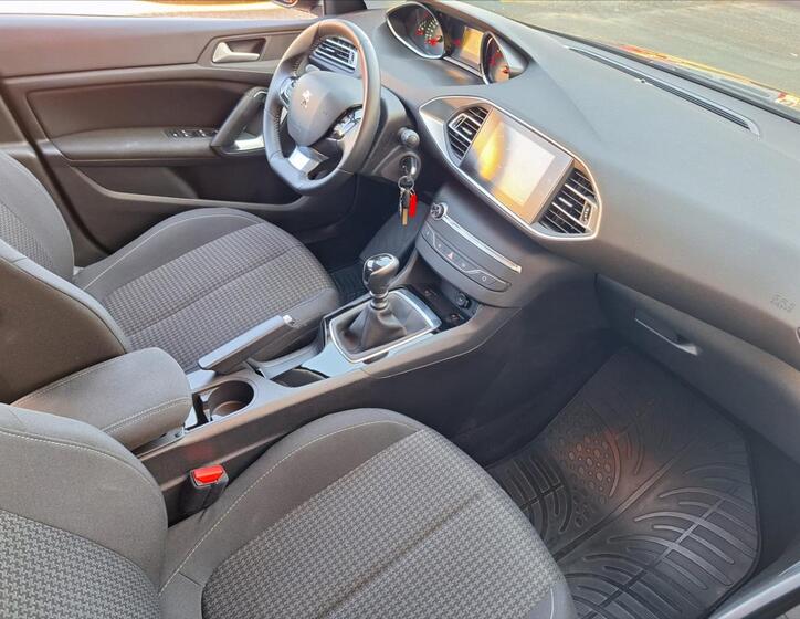 Peugeot 308 7