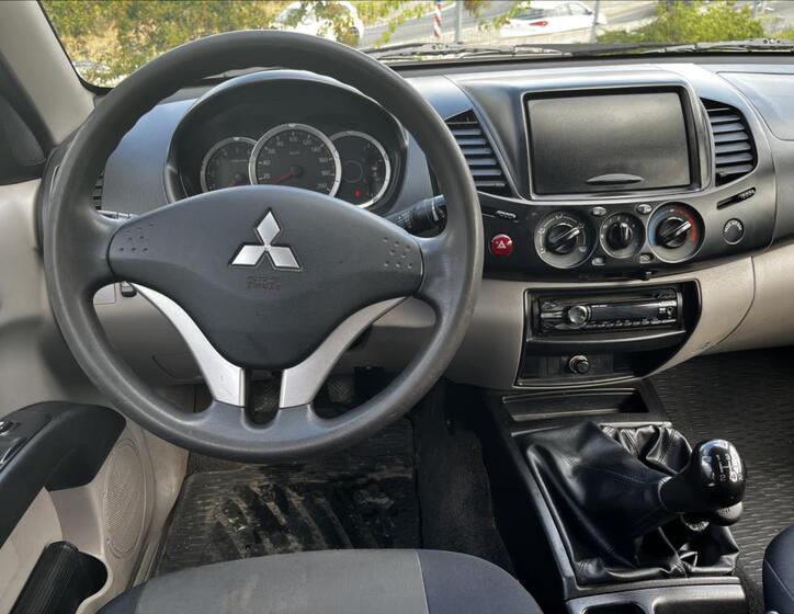 Mitsubishi L200 11