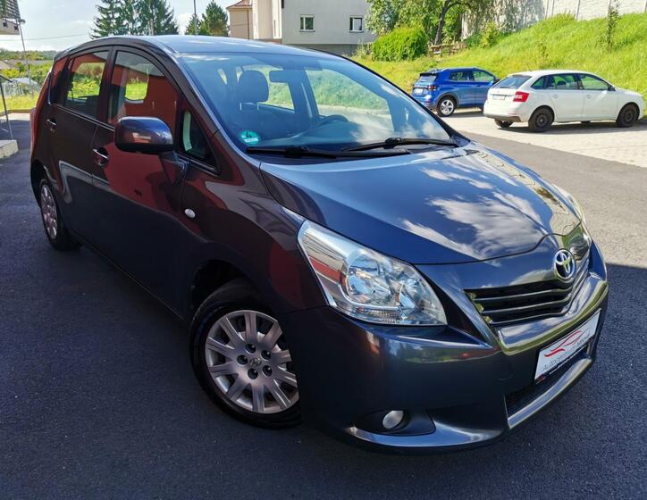 Toyota Verso 4