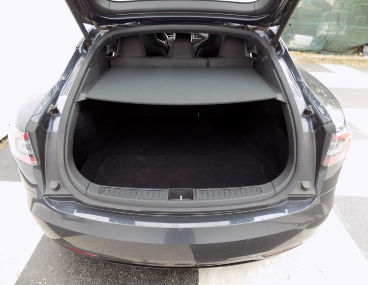 Tesla Model S 9
