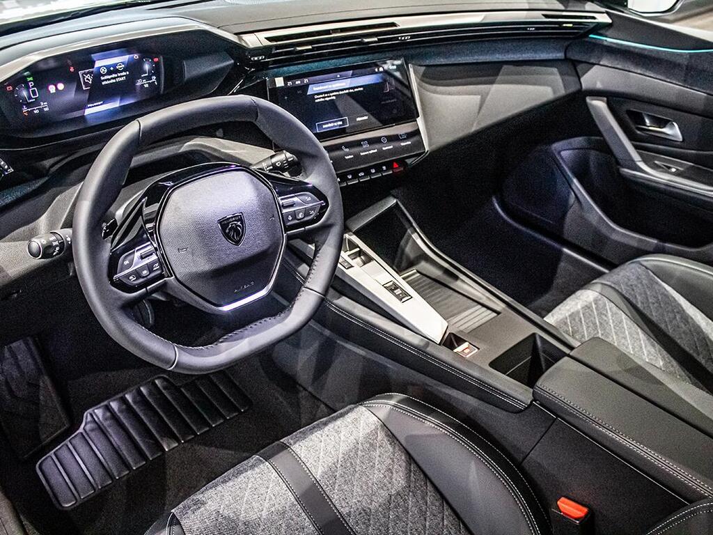 Peugeot 408 5