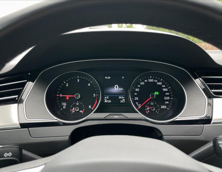 Volkswagen Passat 9