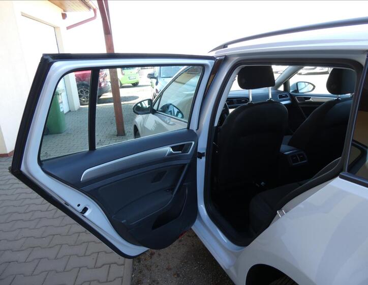 Volkswagen Golf 16
