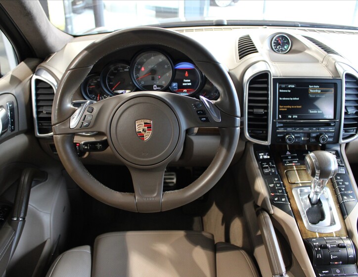 Porsche Cayenne 11