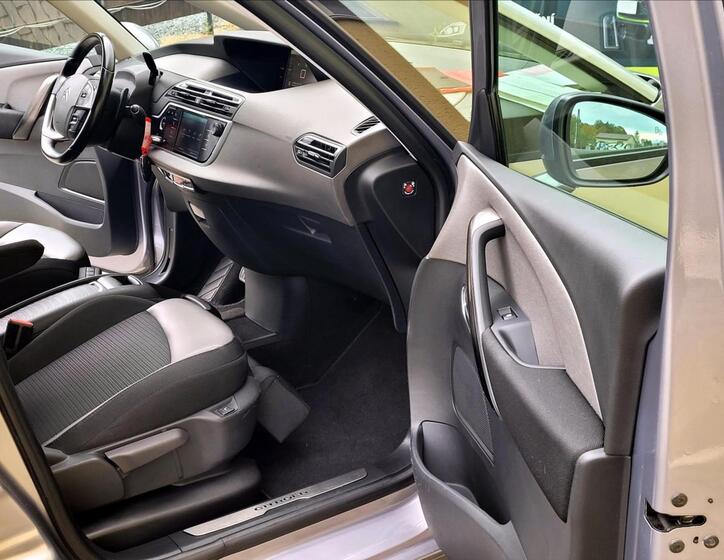 Citroën Grand C4 Picasso 21