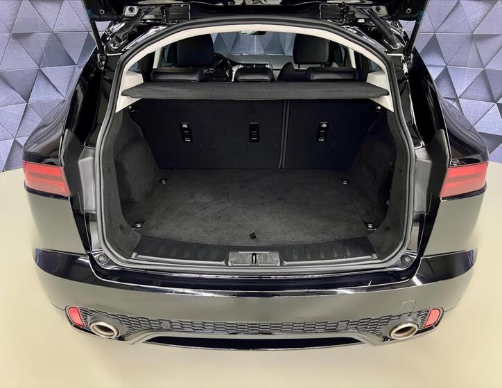 Jaguar E-Pace 25