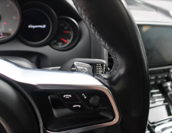 Porsche Cayenne 29